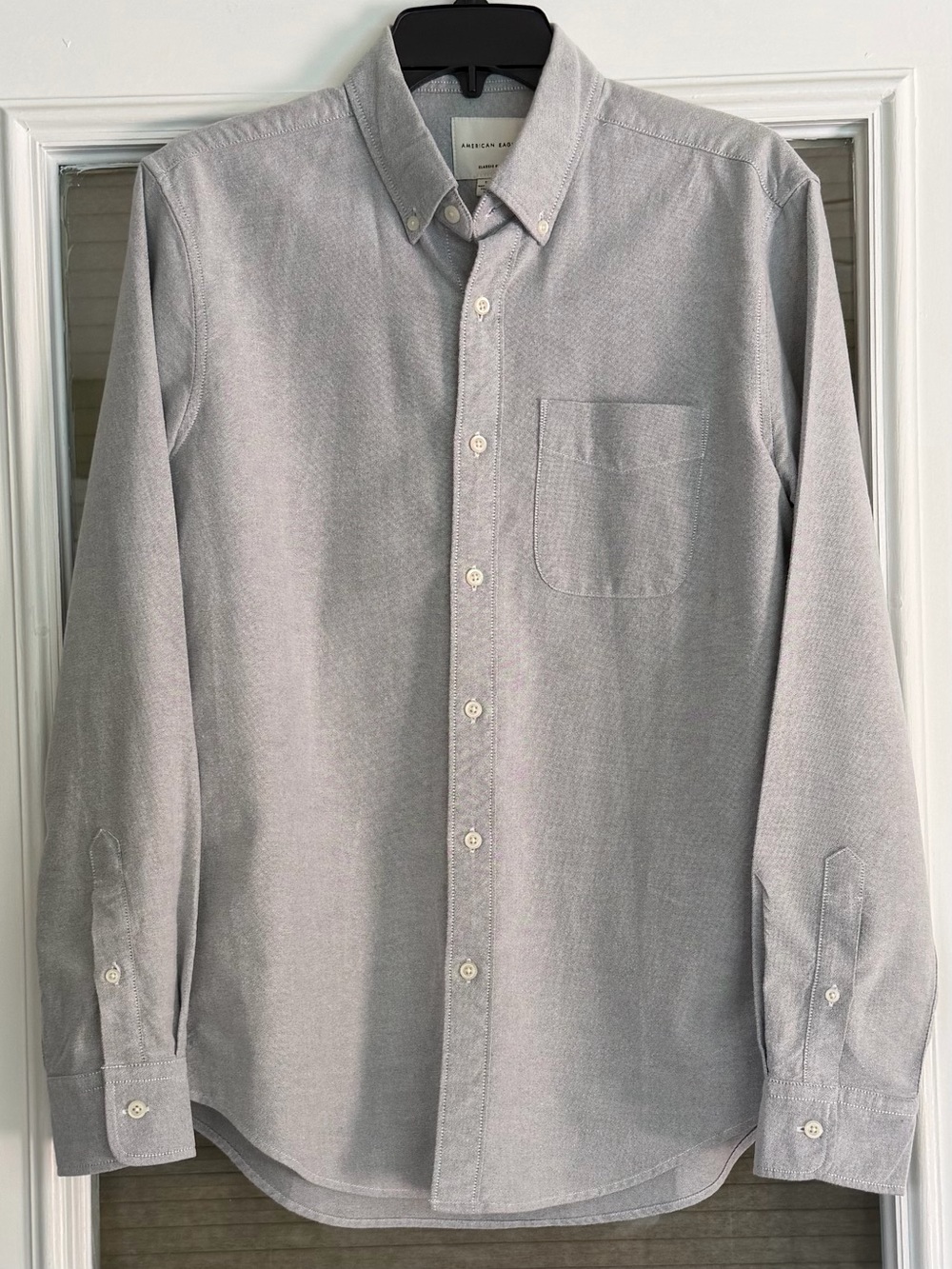 Men’s American Eagle Button Down Shirt (small)